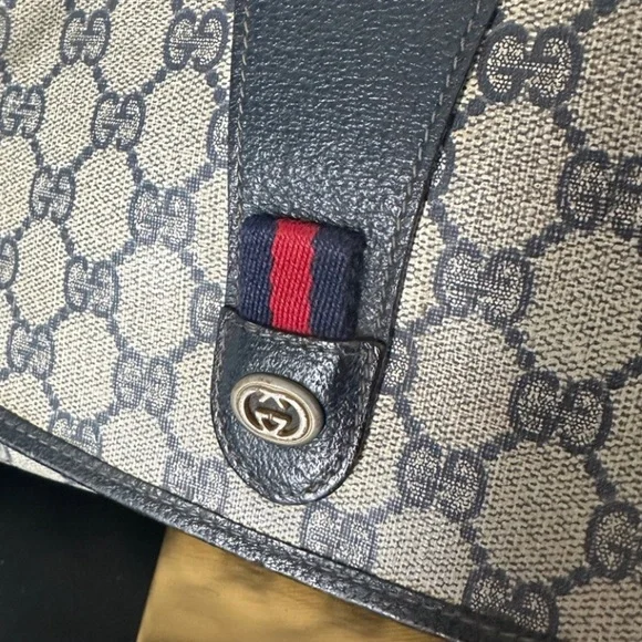 ✋🛑PRICE DROP ✋🛑Authentic Gucci Leather Clutch Crossbody/Shoulder Bag Gucci. - Picture 6 of 17